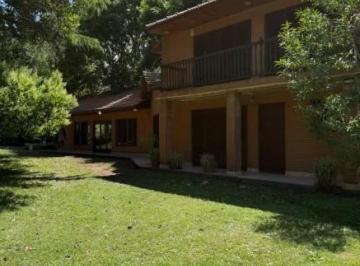 Quinta vacacional · 312m² · 6 Ambientes · Casa Quinta en Acceso a Sierra de Los Padres