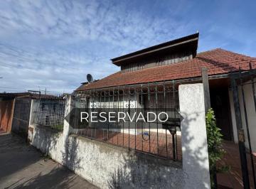 Casa · 129m² · 4 Ambientes · 1 Cochera · Oportunidad en Barrio Las Américas – Casa Sobre Lote Propio de 283 m² con Gran Potencial