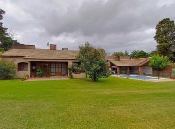 Casa · 1024m² · 5 Ambientes · Alquiler de Casa Quinta en Club Náutico Ubajay