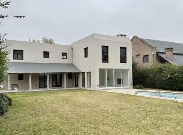 Casa · 200m² · 5 Ambientes · 3 Cocheras · Casa en Alquiler en Barrio Cerrado El Portillo, Pilar