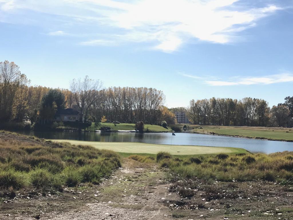 Lote en Venta en Los Canales de Plottier con Fondo de Cancha y Laguna,  Plottier, Neuquén