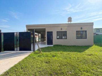 Casa · 150m² · 4 Ambientes · 2 Cocheras · Casa en Alquiler a Estrenar de 2 Dormis Pileta Alvarez