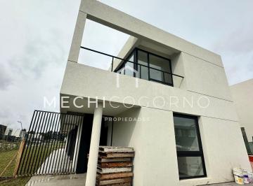 Casa · 270m² · 4 Ambientes · 2 Cocheras · Casa en Venta en Carpinchos, Nordelta
