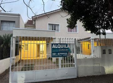 Casa de 5 ambientes, Córdoba · Alquiler - Nvo Poeta Lugones - Duplex - Pileta. Asador - Impecable