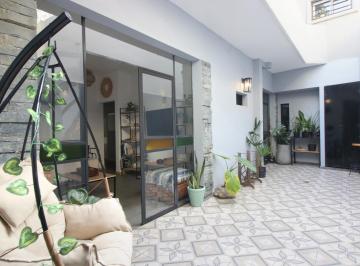 PH · 92m² · 3 Ambientes · PH de Categoría Reciclado a Nuevo, Luminoso y con Fondo, Lanusita.