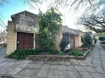 Casa · 100m² · 5 Ambientes · 1 Cochera · En Venta Casa a Reciclar Castelar Resindencial