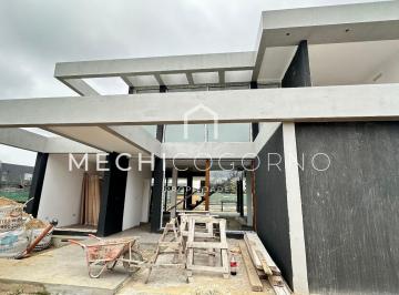 Casa · 553m² · 4 Ambientes · 2 Cocheras · Casa en Venta de 3 Dorm. en Carpinchos, Nordelta