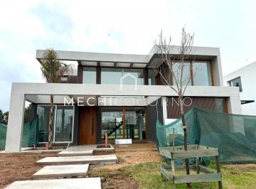 Casa · 275m² · 4 Ambientes · 2 Cocheras · Casa en Venta de 3 Dorm. en Carpinchos, Nordelta