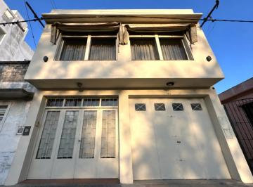 PH · 260m² · 4 Ambientes · 1 Cochera · PH con Local en Venta Frente a Plaza Güemes