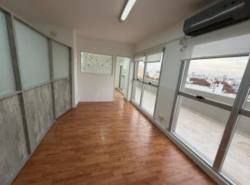 Oficina comercial · 70m² · 3 Ambientes · Oficina de Categoria en Flores