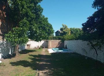 Casa · 200m² · 5 Ambientes · 1 Cochera · Casa 5 Amb. en Venta en El Palomar. Permuta