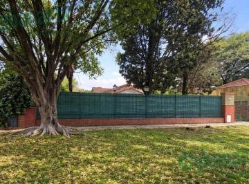 Casa · 300m² · 5 Ambientes · Lote de 800 m² con Casa a Reciclar – a Una Cuadra de Av Santa Rosa