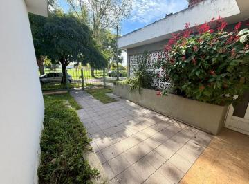 Casa · 140m² · 3 Ambientes · 1 Cochera · Casa de 250 m²