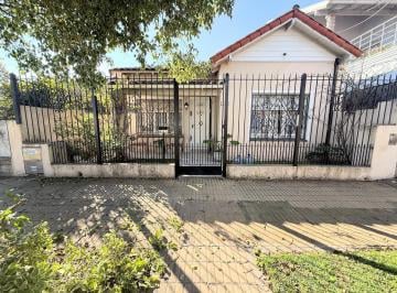 Casa · 142m² · 4 Ambientes · Casa en Venta Lanús Este