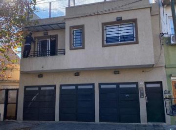 PH de 3 ambientes, Lanús · PH 3 Amb. Amplio. a Estrenar C/ Cochera.