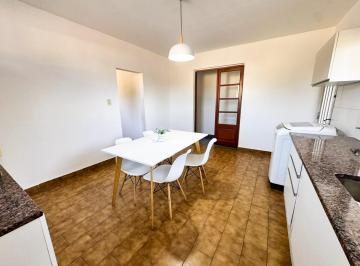 Casa · 69m² · 4 Ambientes · Venta Casa en Planta Alta con Patio. Altura Buenos Aires 4900.