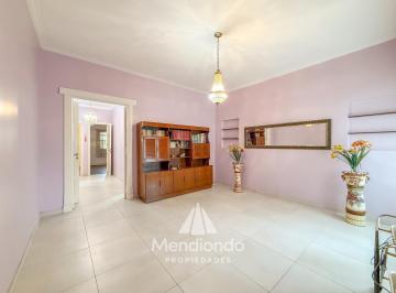 Casa · 158m² · 4 Ambientes · 1 Cochera · Casa Chalet 4 Amb con Cochera Sobre Lote Propio de 225 m² en Chauvin
