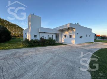 Casa · 219m² · 4 Ambientes · 5 Cocheras · Casa en Alquiler Anual 4 Ambientes Club de Campo Haras San Pablo, General Rodriguez
