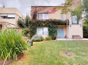 Casa · 197m² · 5 Ambientes · Venta Casa 5 Ambientes Barrancas de Santa Maria