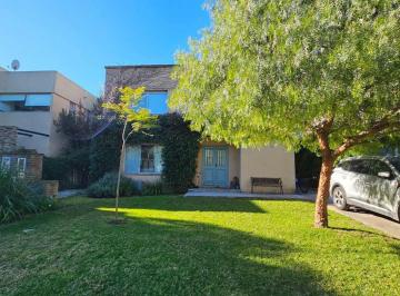 Casa · 197m² · 5 Ambientes · Venta Casa 5 Ambientes Barrancas de Santa Maria