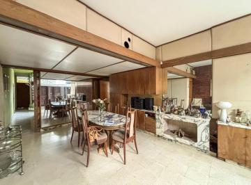 Casa · 222m² · 6 Ambientes · 2 Cocheras · Casa de 3 Dorm. con Gran Jardín y Pileta