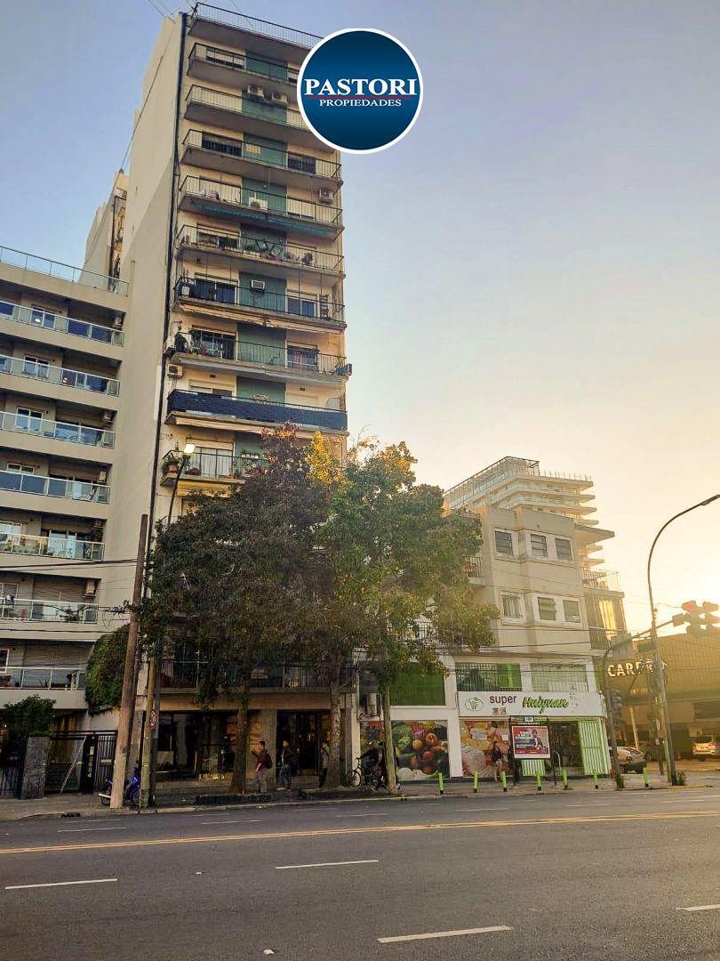 AV LIBERTADOR 2690. Entre Alberdi y Sturiza