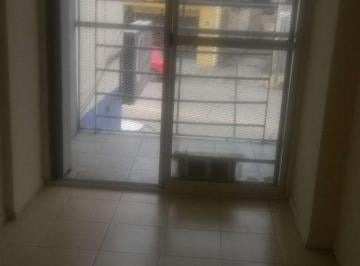 Departamento de 2 ambientes, Córdoba · Dpto 1 Dorm. Alquiler Externo C/balcon, Amplio, Luminoso. Castro Barros 347.
