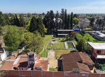 Quinta vacacional · 251m² · 3 Ambientes · 5 Cocheras · Venta de Predio 2.600 m² con 2 Viviendas Galpón Piscina – Ideal Inversión