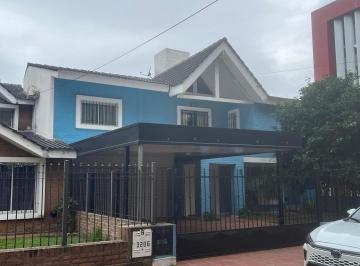 Casa · 250m² · 4 Ambientes · 4 Cocheras · Casa en Alquiler! Frente a Casonas del Norte!
