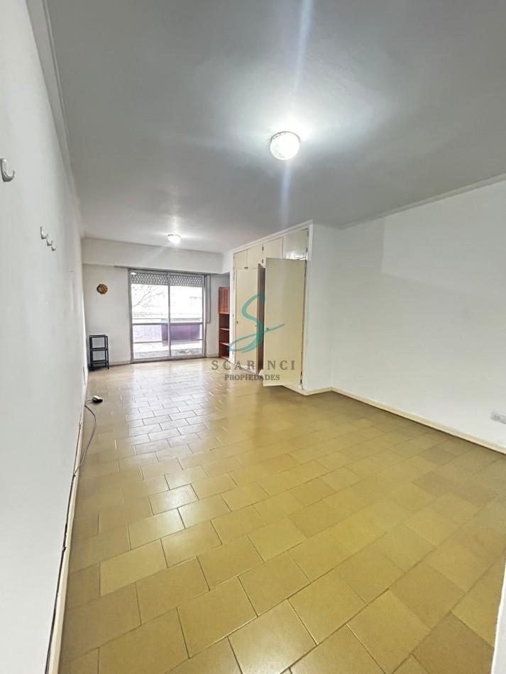 Depto 1 amb divisible, 34m² con balcón — Centro