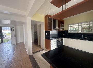 Casa · 220m² · 4 Ambientes · 4 Cocheras · Casa en Alquiler en Barrio La Casualidad Pilar