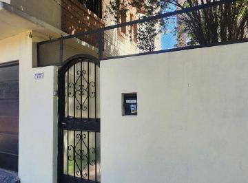 Casa · 110m² · 3 Ambientes · 1 Cochera · Venta Casa Moron 3 Ambientes