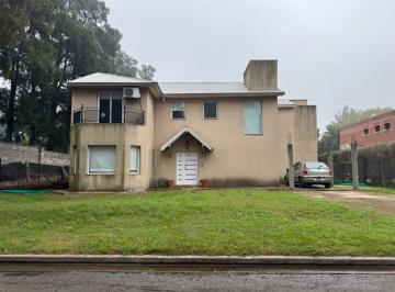 Casa de 5 ambientes, Esteban Echeverría · Importante Propiedad en Country El Rodal Canning.