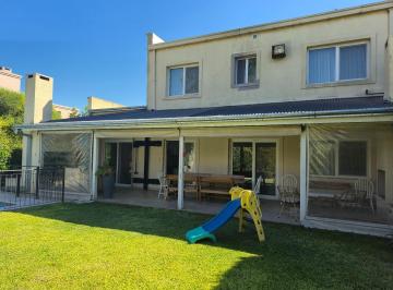 Casa · 219m² · 4 Ambientes · 3 Cocheras · Casa | 219 m² | 3 Dorm + Play| Parrilla y Pileta