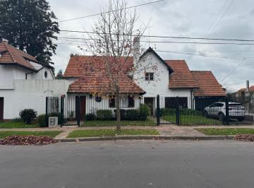 Casa · 5 Ambientes · 3 Cocheras · Casa en Los Troncos
