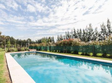 Quinta vacacional · 36m² · 1 Dormitorio · 5 Cocheras · Casa Quinta C/pileta, Canchita y Juegos - Cañuelas