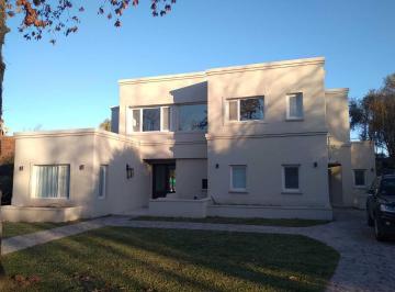 Casa · 290m² · 5 Ambientes · 1 Cochera · Casa Chalet en Alquiler en Fátima, Pilar, G. B. a. Zona Norte