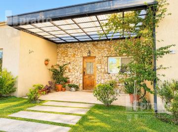 Casa · 189m² · 5 Ambientes · 4 Cocheras · Casa en San Rafael