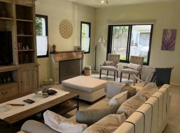 Casa · 241m² · 7 Ambientes · 2 Cocheras · Casa en Venta Barrio La Comarca
