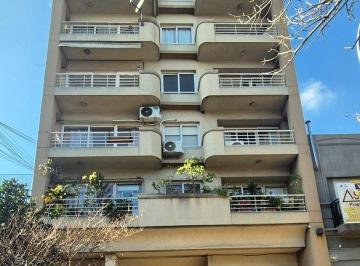 Departamento de 2 ambientes, Floresta · Excelente Departamento Totalmente Al Frente con Balcon y Cochera Fija, Todo Aire y Luz,, Vealo!
