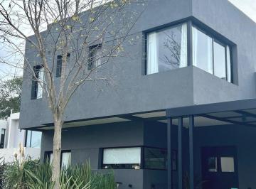 Casa · 200m² · 6 Ambientes · 2 Cocheras · Casa en Venta de 4 Dorm. en San Matias