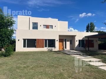 Casa · 232m² · 6 Ambientes · 2 Cocheras · Casa en Venta de 4 Dorm. en San Matias
