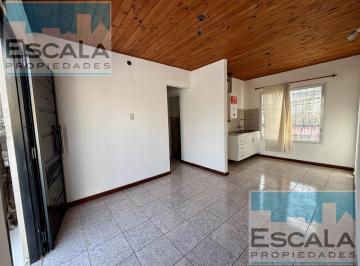 Casa · 40m² · 2 Ambientes · Casa en Planta Alta de un Dormitorio con Terraza