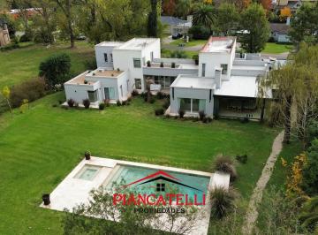 Casa · 3000m² · 9 Ambientes · 8 Cocheras · Casa en Venta en San Diego Country Club con 7 Habitaciones