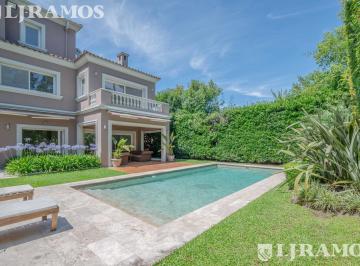 Casa · 550m² · 10 Ambientes · 3 Cocheras · Excelente Casa en Alquiler Barrio Cerrado Jockey Chico - San Isidro