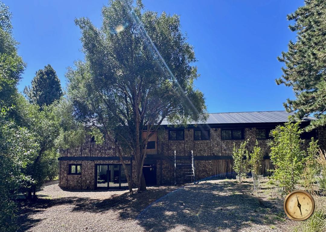 Casa de 3 Dormitorios – 269 m2 en Lote de  1800 m2 - Chapelco Golf