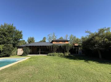 Casa · 225m² · 5 Ambientes · 1 Cochera · Casa en Venta de 4 Dorm. con Pileta en - San Eduardo - Fisherton - Rosario