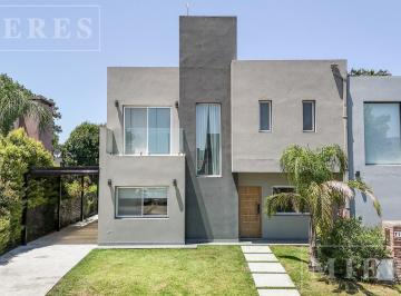 Casa · 183m² · 4 Ambientes · 2 Cocheras · Casa en Venta en Los Olivares