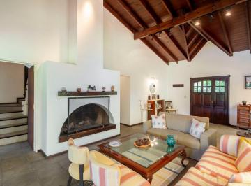 Casa · 132m² · 4 Ambientes · 2 Cocheras · Venta Casa Barrio El Portillo Piscina Chimenea