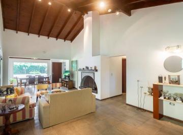 Casa · 132m² · 4 Ambientes · 2 Cocheras · Venta Casa Barrio El Portillo Piscina Chimenea